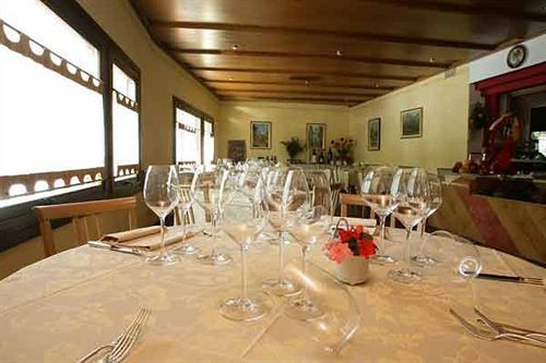 Crimea Wine Hotel Chiavenna Exteriör bild