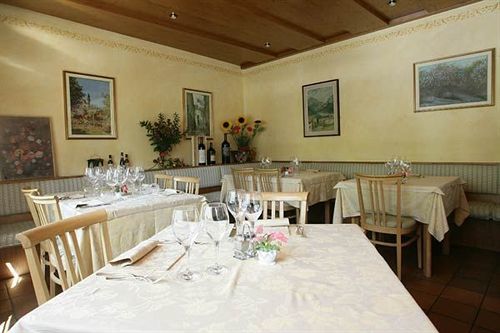 Crimea Wine Hotel Chiavenna Exteriör bild