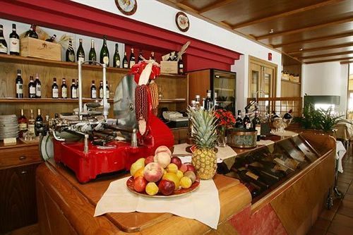 Crimea Wine Hotel Chiavenna Exteriör bild