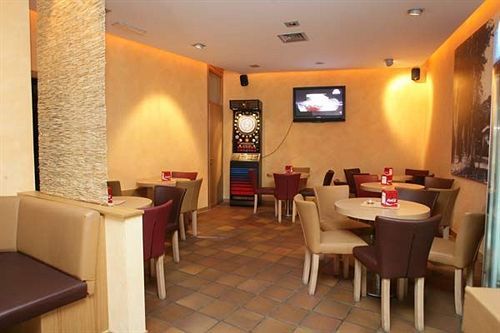 Crimea Wine Hotel Chiavenna Exteriör bild