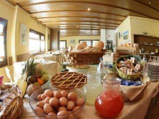 Crimea Wine Hotel Chiavenna Exteriör bild